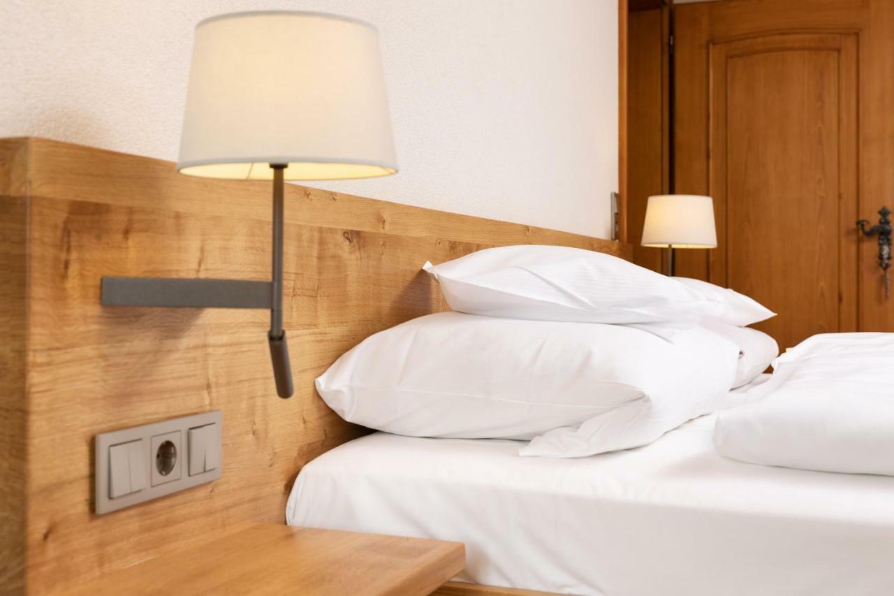 Hotel Gasthaus Adler グロッタータール エクステリア 写真