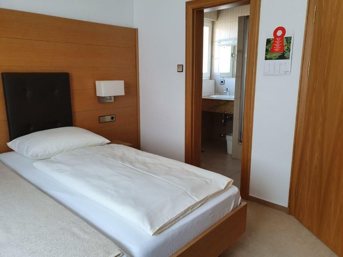 Hotel Gasthaus Adler グロッタータール エクステリア 写真